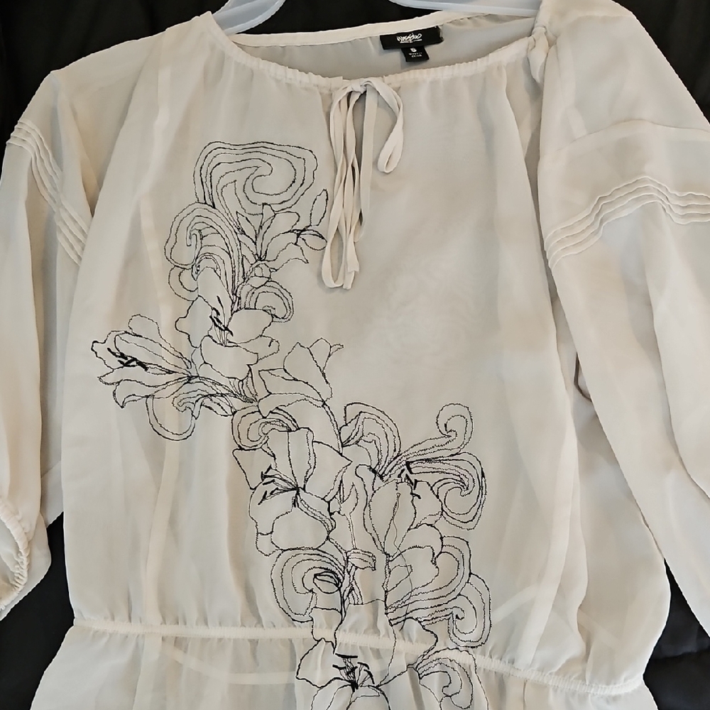 Elegant White Embroidered Women's Top